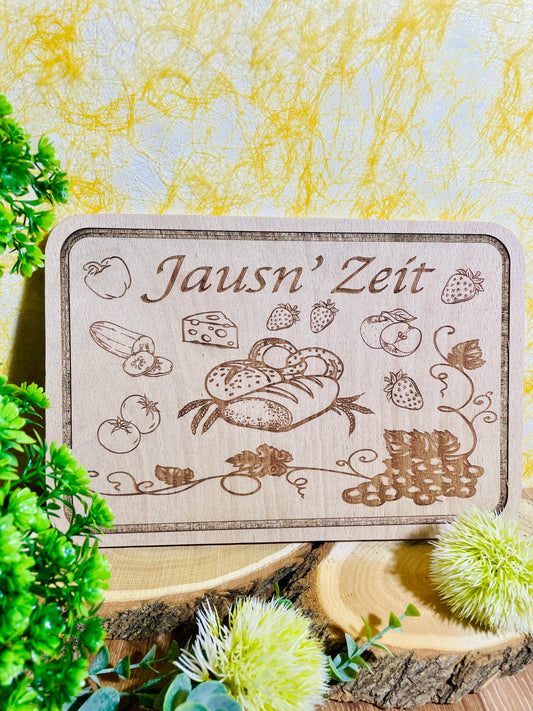 Jausenbrett - Jausn Zeit - aus Buchenholz mit Saftrille, graviert