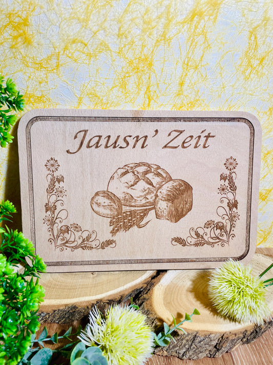Jausenbrett - Jausn Zeit - aus Buchenholz mit Saftrille, graviert